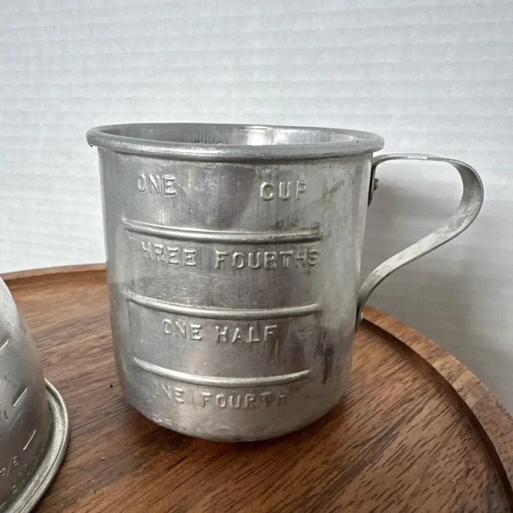 Vintage ALUMINUM Measuring ONE Cup Dry & 1 Cup w Handle & Double Spouts Set Of 2